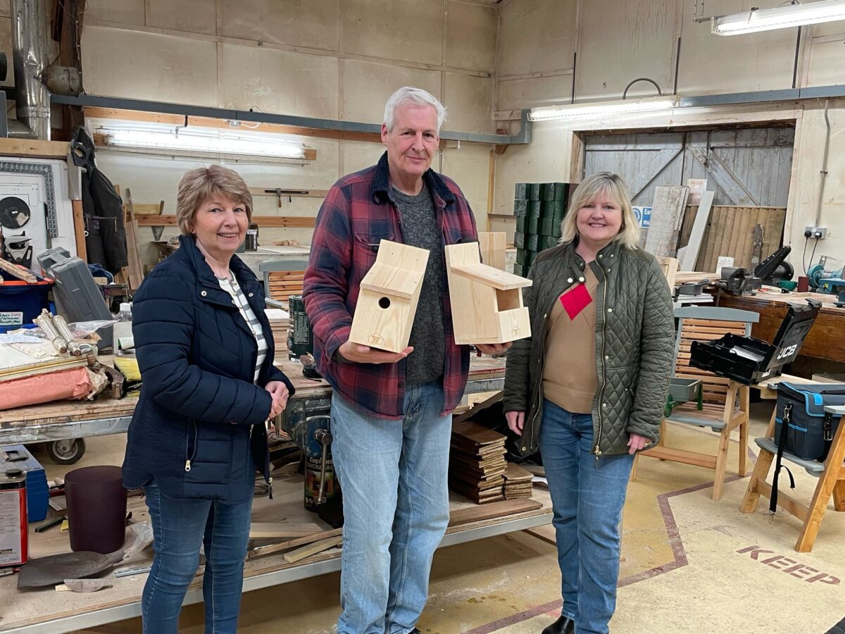 Geoff-presents-bird-boxes